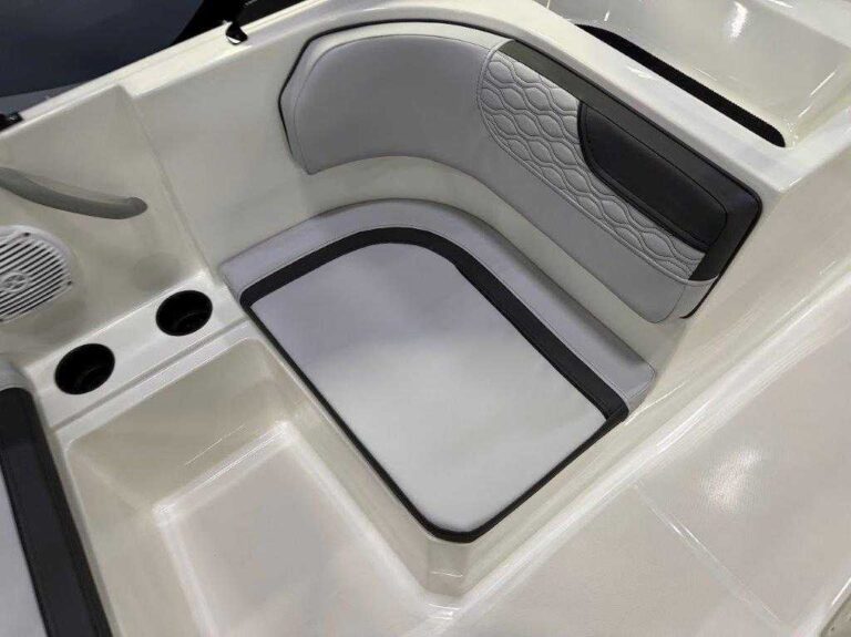 2026 Bayliner M17 - Full Windshield US-BLBX1754A626 [photo 25]